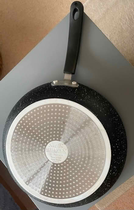 Photo of free Quality non-stick frying pan (SS11 Wickford) #2