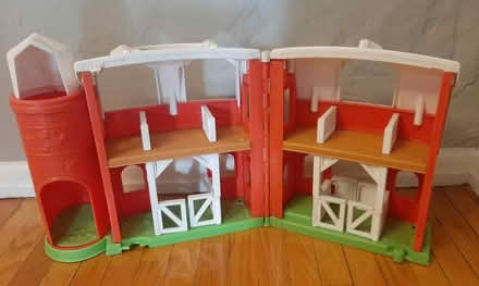 Photo of free Farmhouse toy (Bloor St W & South Kingsway) #2