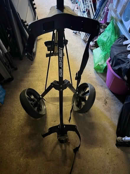 Photo of free Trolley for set of lady’s golf clubs in bag (GU52) #1
