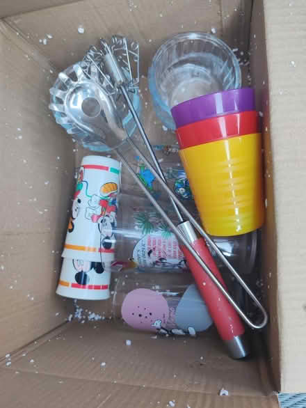 Photo of free Small box of kitchen bits (RG2) #1