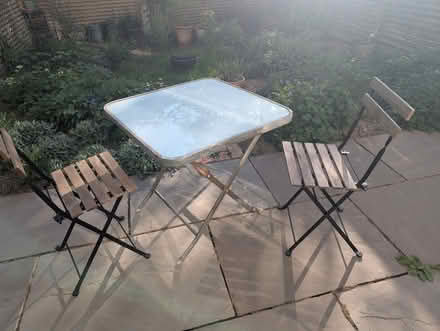 Photo of free outdoor summer table and two chairs (North Road) #1