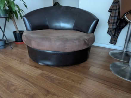 Photo of free Big chair (bronzeville) #1