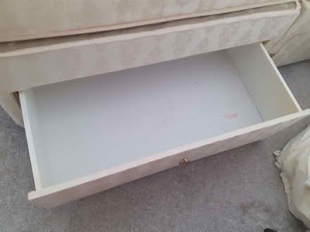 Photo of free double (4ft 6in) 4 drawer divan with sprung mattress (Lordship Estate SG6) #4