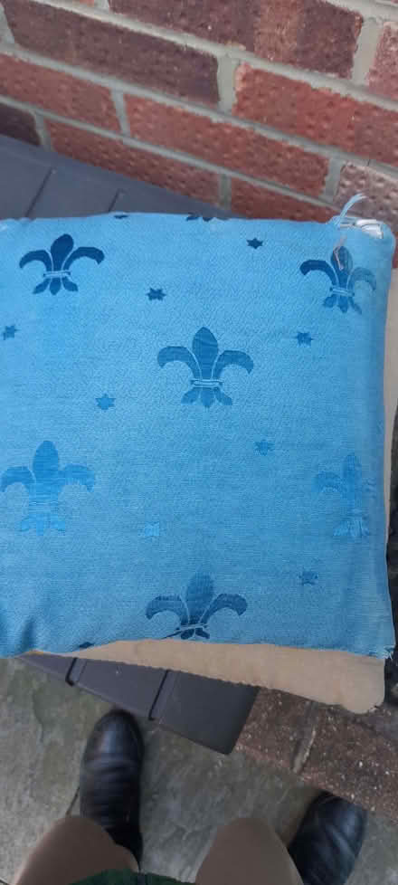 Photo of free Tapestry cushion. (Welling DA16) #2