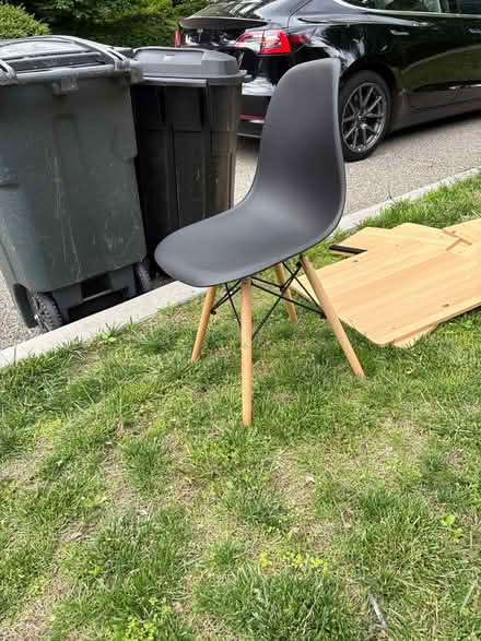 Photo of free Curb alert: nice chair (Croton-on-Hudson) #1