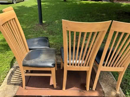 Photo of free 4 dinette chairs (Hawthorne off Feagin Mill WR) #2