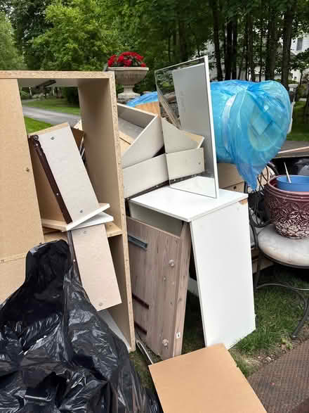 Photo of free Curb alert: desk, dresser, chair (Croton-on-Hudson) #2