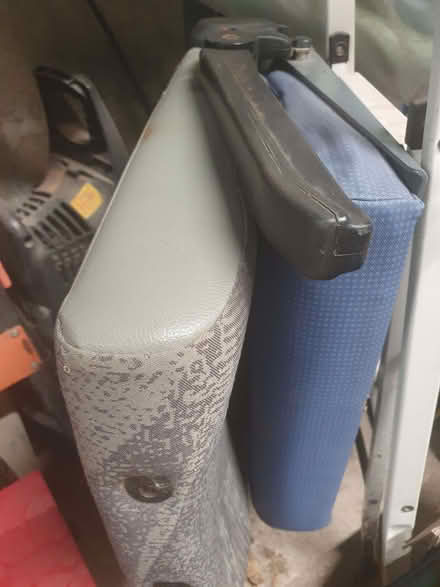 Photo of free Fold up chair with seatbelts for various vehicles (AB32) #2
