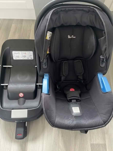 Photo of free Silver cross car seat and isofix base (South Stifford RM16) #1
