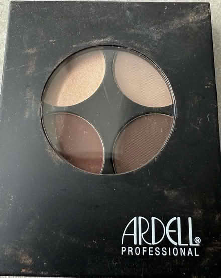 Photo of free Ardell Professional contouring powder & wax (Chipping Barnet EN5) #2