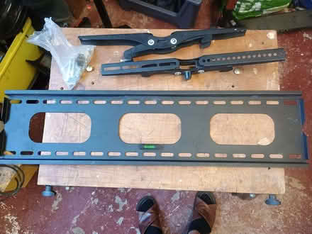Photo of free TV wall mount bracket. (Sale Moor M33) #2
