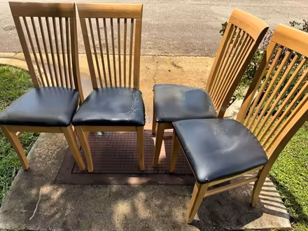 Photo of free 4 dinette chairs (Hawthorne off Feagin Mill WR) #1