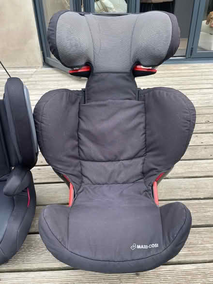 Photo of free 2 x Maxi Cosi car seats (Pembury TN2) #2