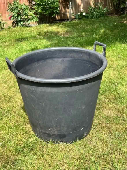 Photo of free Large plant tub (Twyford RG10) #1