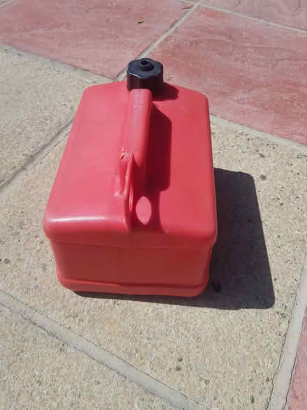 Photo of free Petrol can (Staines-upon-Thames TW18) #2