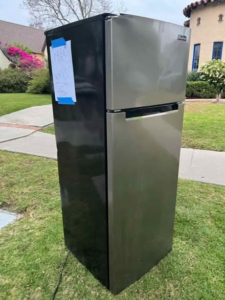Photo of free Curb Alert - Refrigerator (Wilshire and La Cienega) #2