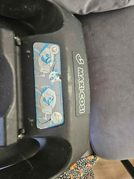 Photo of free Maxi cosi car seat base (CV8) #2