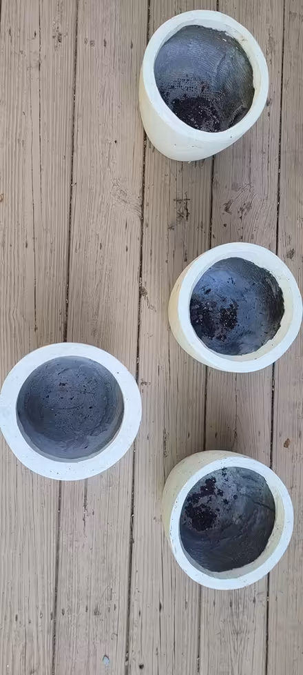Photo of free 4 white pots (Catonsville near old EC) #2