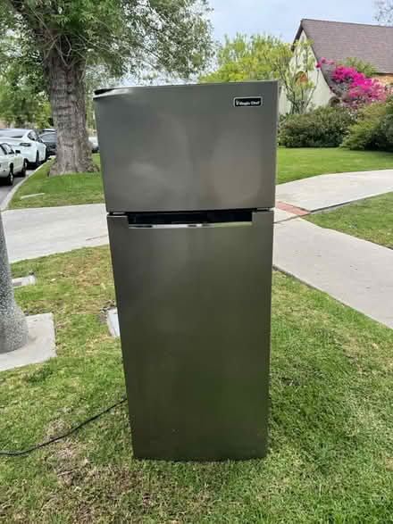 Photo of free Curb Alert - Refrigerator (Wilshire and La Cienega) #1