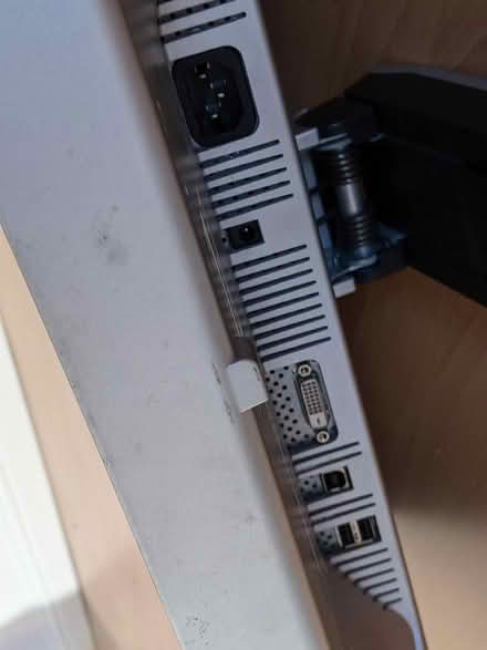 Photo of free Dell Ultrasharp Wide-screen LCD Flat Panel Monitor (Willen MK15) #3