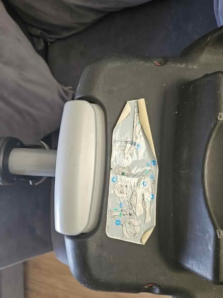 Photo of free Maxi cosi car seat base (CV8) #3