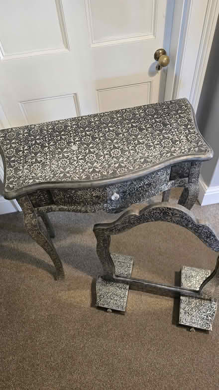 Photo of free Dressing table (Bath) #2