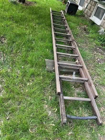 Photo of free 2-story extending ladder (Arlington heights) #2