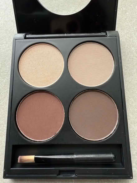 Photo of free Ardell Professional contouring powder & wax (Chipping Barnet EN5) #1