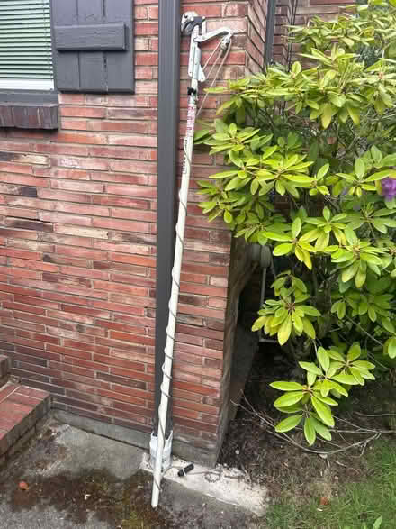 Photo of free Fiskar’s tree prunner (Northeast Seattle) #1