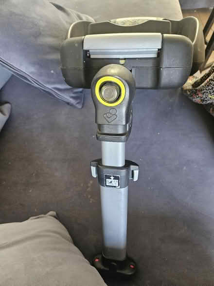 Photo of free Maxi cosi car seat base (CV8) #4