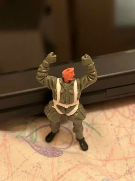 Photo of free soldier figures and accessories (Jennetts park RG12) #2