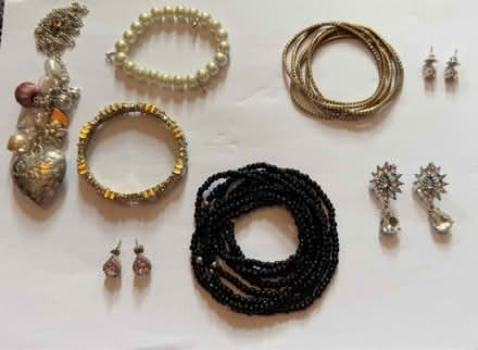 Photo of free Womenβs accessories (RG1) #1