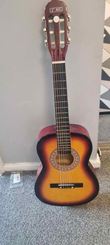 Photo of free Guitar (AL7) #1