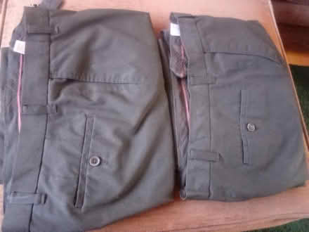 Photo of free 2x Men's trousers, 32W 31L, Black (RG30) #1