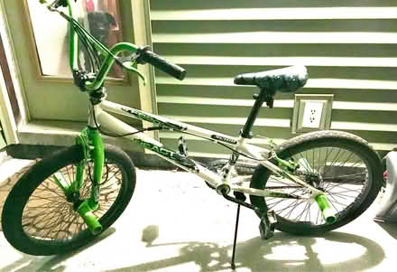 Photo of free Kid’s bike approx age 6-11 (West Brighton) #1