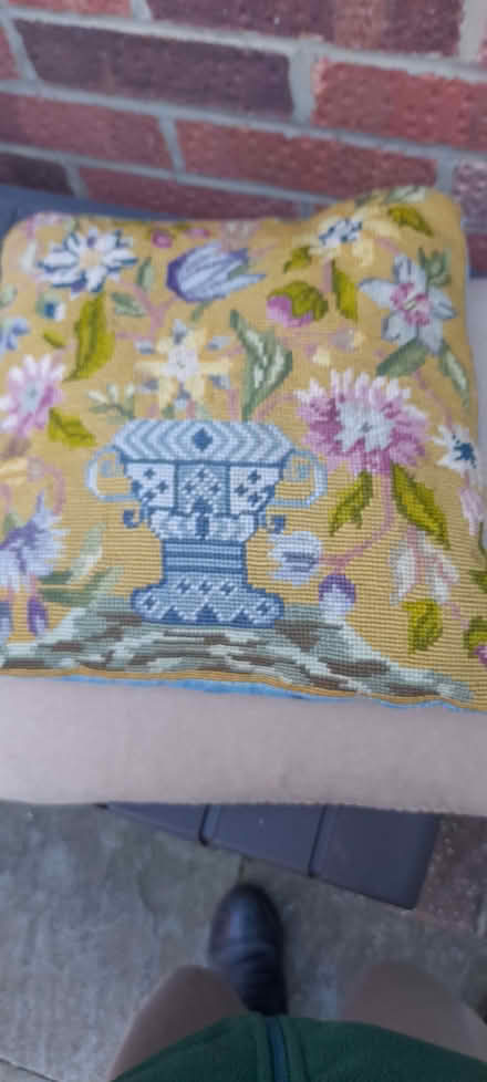 Photo of free Tapestry cushion. (Welling DA16) #1