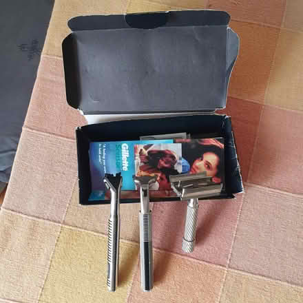 Photo of free 3 x metal razors (DE21) #1