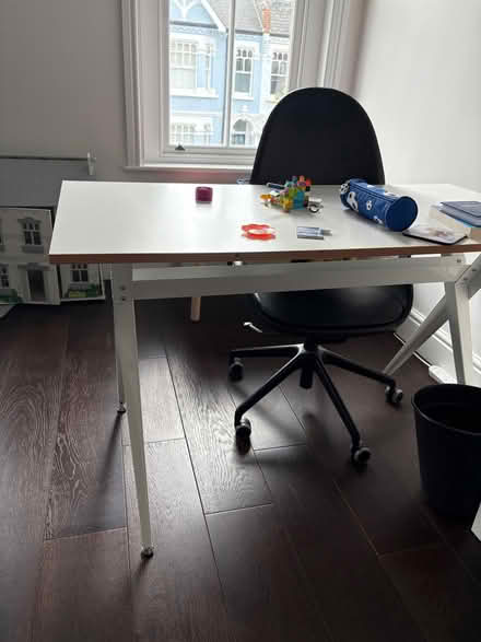 Photo of free Desk (Fulham Palace Rd SW6) #2