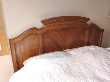 Photo of free solid wood queen bedroom set (Alta vista) #1