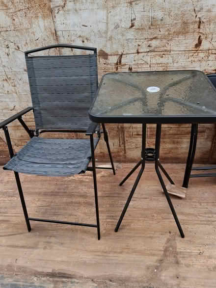 Photo of free Table and chair (1531 Pine Saint louis) #1