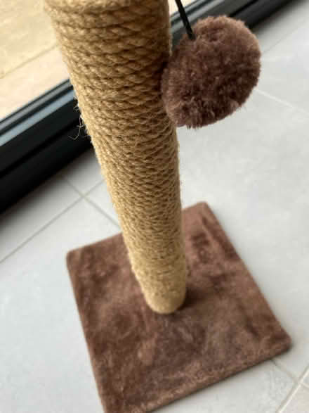 Photo of free Cat scratching post (RH12) #2