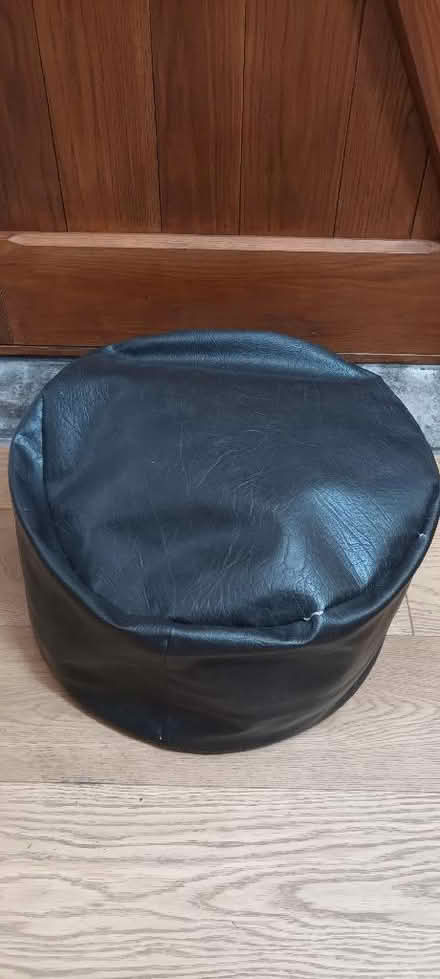Photo of free pouffe / Polystyrene balls (Simmondley SK13) #1