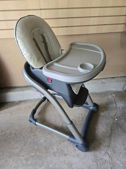 Photo of free High Chair (elk grove village) #4