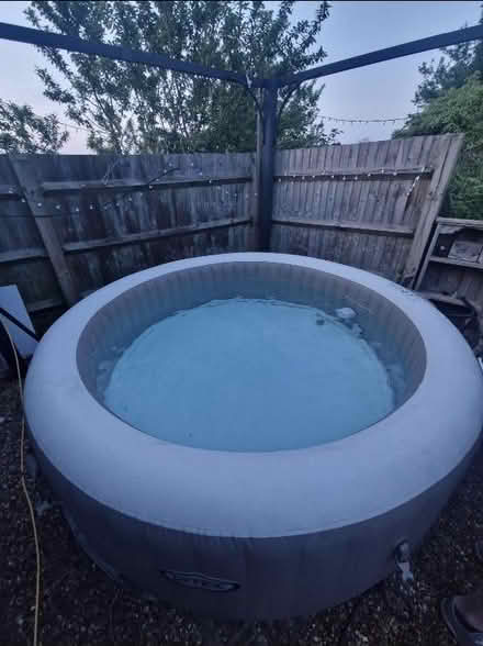 Photo of free Layz spa 6 person and pump (Hadlow tonbridge kent) #1
