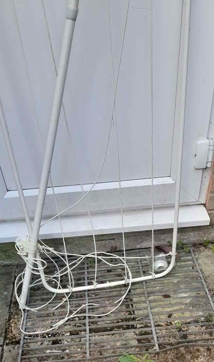 Photo of free High hanging washing line (Havant PO9) #2