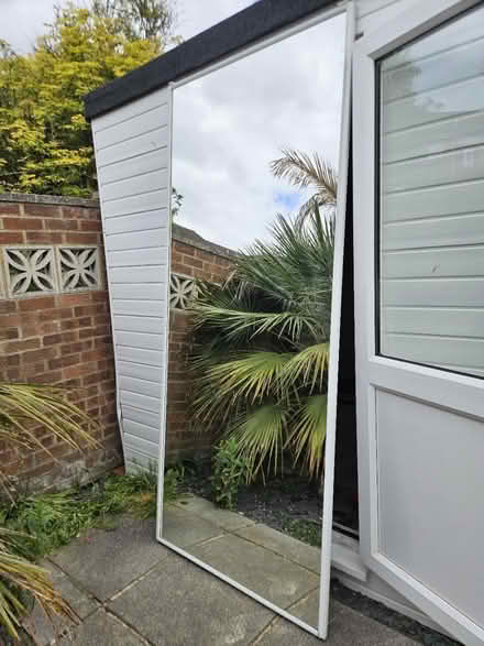 Photo of free 2x Mirrored sliding doors (BR8) #1