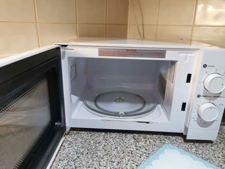Photo of free Microwave - Fully working (Woodside CR0) #2