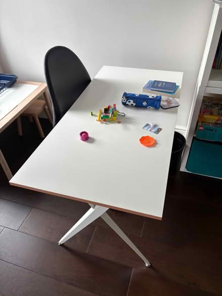 Photo of free Desk (Fulham Palace Rd SW6) #3