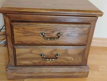 Photo of free solid wood queen bedroom set (Alta vista) #2
