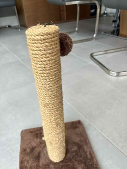 Photo of free Cat scratching post (RH12) #3